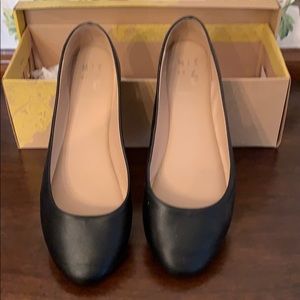 Black Flats! Great for work! Only worn once
